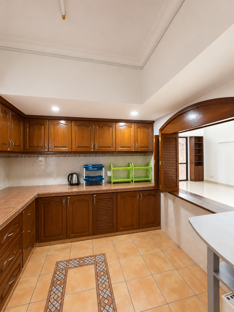 IMU Accommodation Kitchen, lots of storage space2